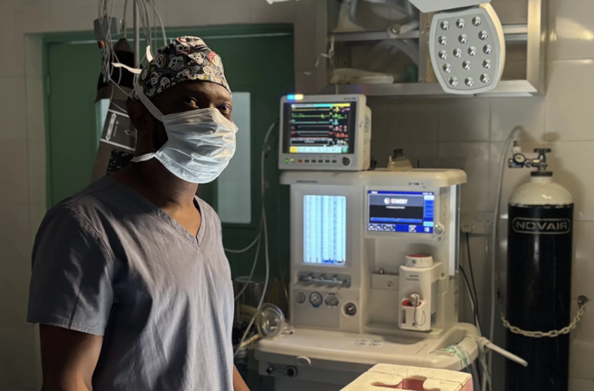 Un neurocirujano para millones de pacientes, el caso del doctor Alieu Kamara