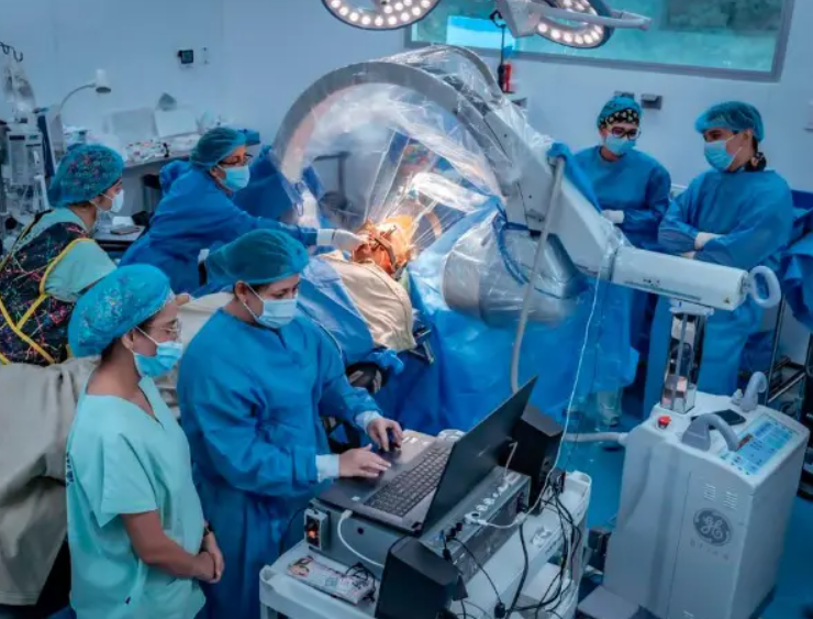 Primera cirugía cerebral para la depresión, Colombia hace algo muy riesgoso