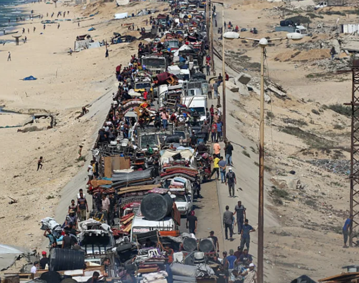 Palestinos huyen de Gaza mientras el ejército de Israel avanza a paso firme