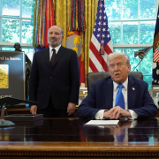 Trump firma orden de Tarjeta dorada, una forma de ser residente de EEUU