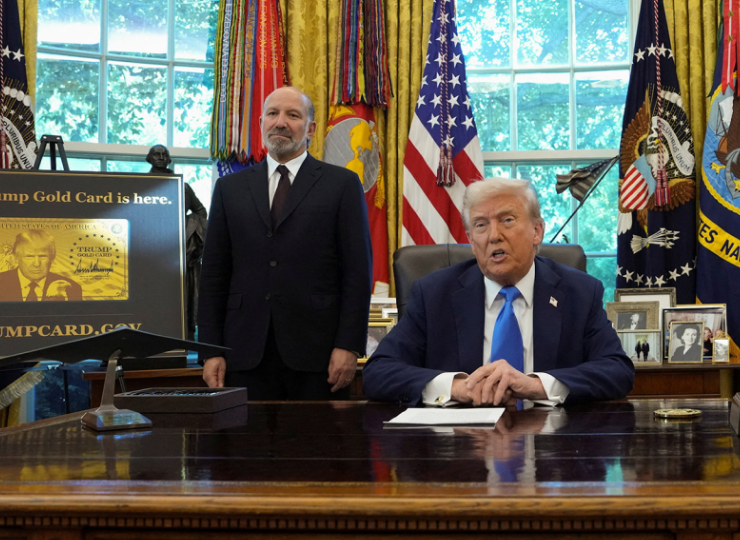 Trump firma orden de Tarjeta dorada, una forma de ser residente de EEUU