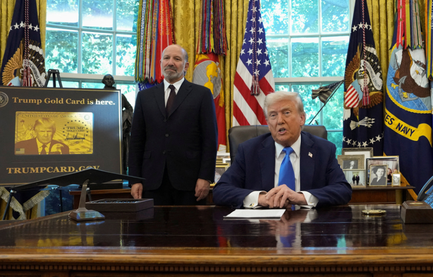 Trump firma orden de Tarjeta dorada, una forma de ser residente de EEUU