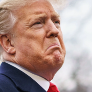 Trump encabeza multitudinario funeral de Charlie Kirk atrayendo a más de 70,000 personas