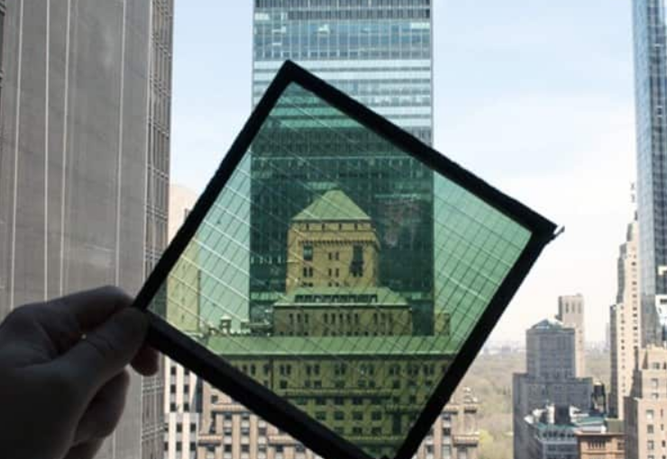 Crean un vidrio que funciona como panel solar y promete ser el futuro de la construcción