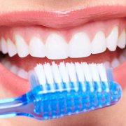 ¿Cepillarse los dientes es malo? No hay que hacerlo de inmediato al terminar de comer