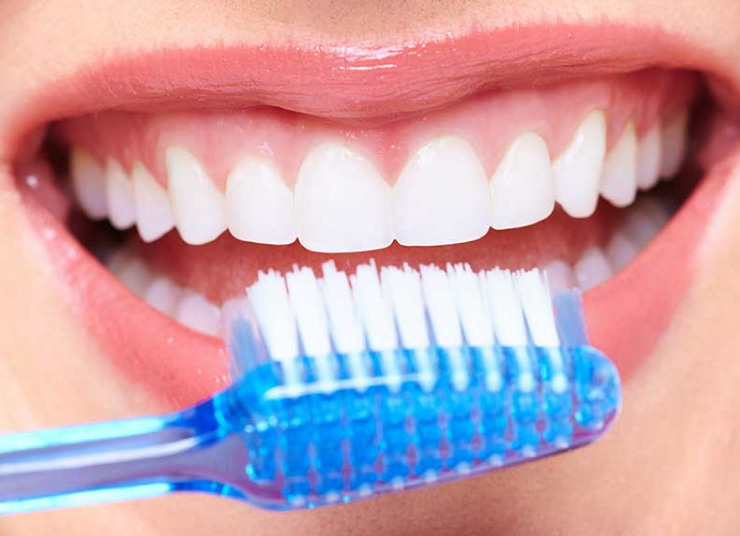 ¿Cepillarse los dientes es malo? No hay que hacerlo de inmediato al terminar de comer