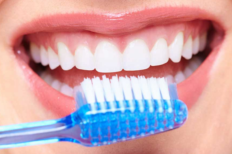 ¿Cepillarse los dientes es malo? No hay que hacerlo de inmediato al terminar de comer