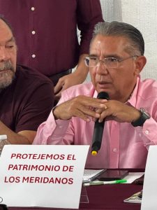Diputados de Morena en rueda de prensa celebrando la resolución de la SCJN para evitar el aumento al predial en Mérida.
