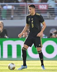 El defensa mexicano César Montes, no podrá jugar el día de hoy ante República de Corea, debido a que le sacaron tarjeta roja ante Japón.