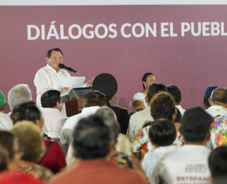 Cerca del pueblo: Díaz Mena escucha y resuelve en la Amalia Solórzano