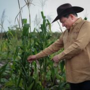 Renace el campo: Díaz Mena supervisa construcción de caminos sacacosechas en Kinchil