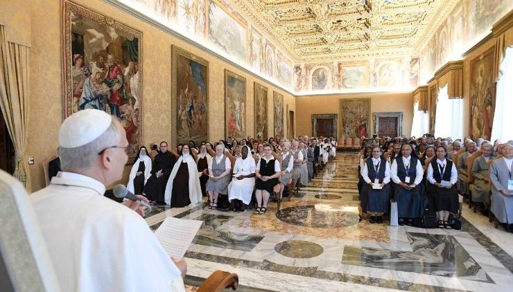 El papa León XIV advierte sobre el peligro de la riqueza como “esclavitud” para la humanidad