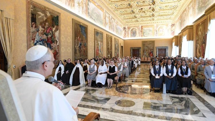 El papa León XIV advierte sobre el peligro de la riqueza como “esclavitud” para la humanidad