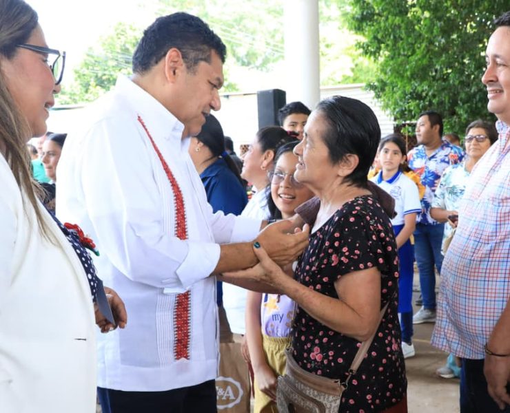 Entrega Javier May infraestructura vial y supervisa construcción de aulas