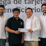 Entrega de tarjetas del Programa Jóvenes Construyendo el Futuro