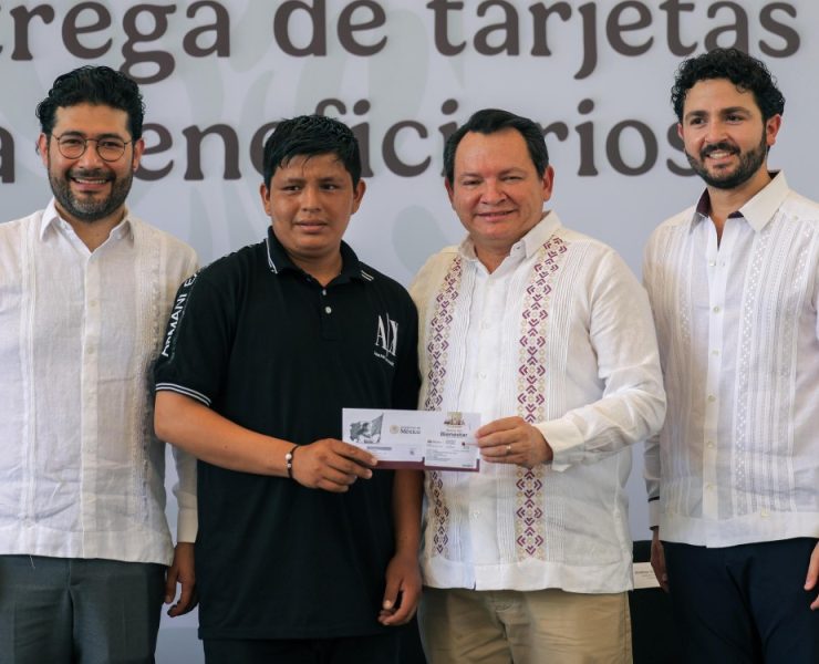 Entrega de tarjetas del Programa Jóvenes Construyendo el Futuro