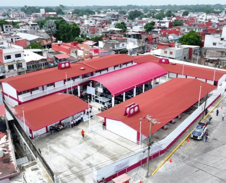Entregan obras educativas en Tabasco