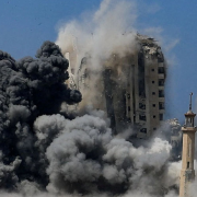 Israel bombardea edificio