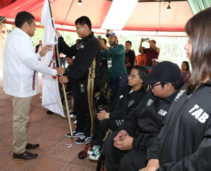 Javier May Abandera a la Delegación Paralímpica de Tabasco