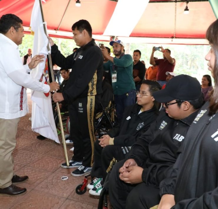 Javier May Abandera a la Delegación Paralímpica de Tabasco