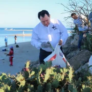 Joaquín Díaz Mena encabezó limpieza de playas unión ciudadana y gubernamental