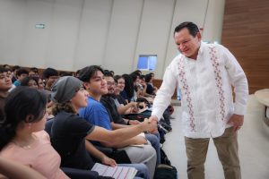 Renacimiento Maya cumple compromiso con universitarias y universitarios a través de becas Juventudes Renacimiento