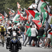 La Vuelta ciclista a España suspende su final