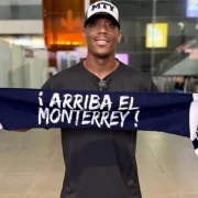 Llegó Antony Martial a tierras regias y sorprende a la afición