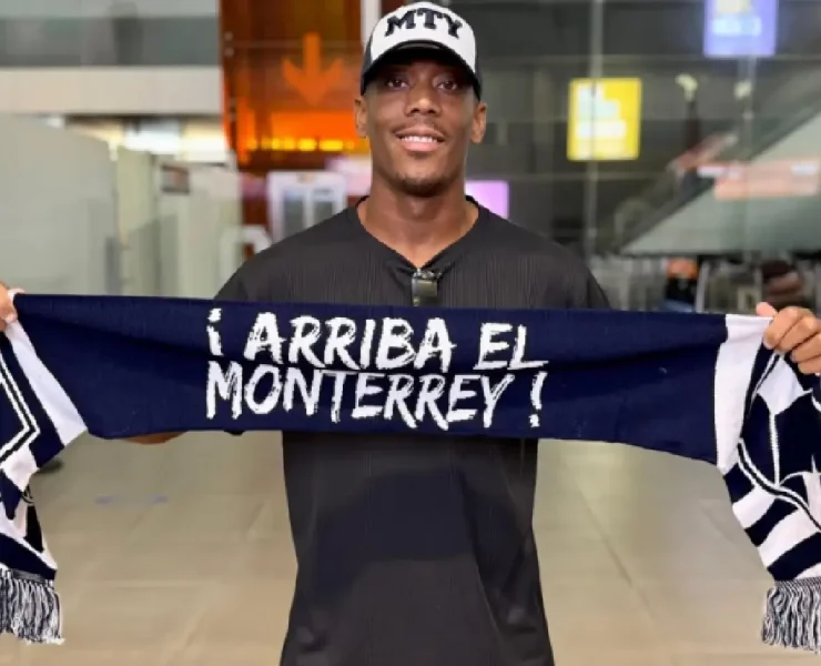 Llegó Antony Martial a tierras regias y sorprende a la afición