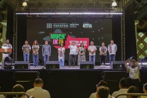 Joaquín Díaz Mena inauguró el Much’ Ik acompañado de autoridades estatales y jóvenes, en un evento lleno de cultura, arte y música.