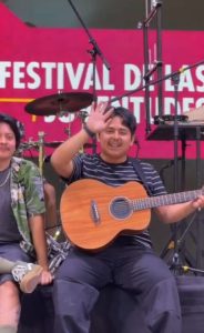 Macario Martínez en el escenario, cerrando con broche de oro el Much’Ik 2025.