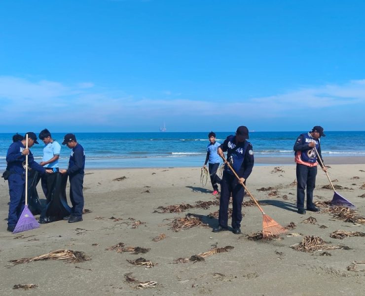 Marina realiza jornada de limpieza en playas de Tabasco