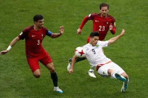 Raúl Jiménez sería uno de los sobrevivientes de aquel partido en 2017 ante Portugal.