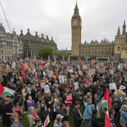 Multitudinaria protesta en Londres