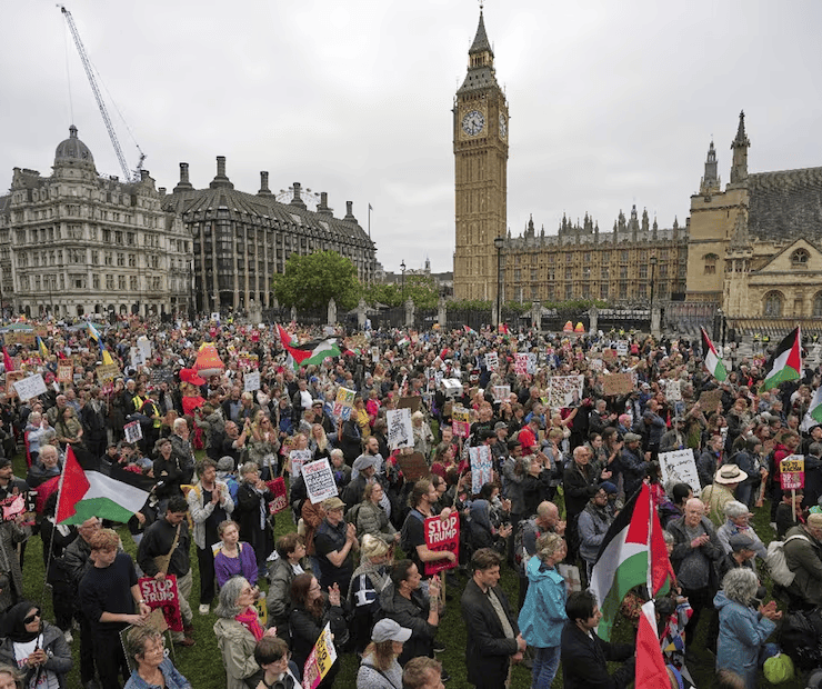 Multitudinaria protesta en Londres