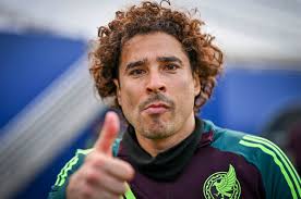 Guillermo Ochoa sorprende al fichar con el AEL Limassol de Chipre, buscando mantenerse activo rumbo a un posible sexto Mundial.