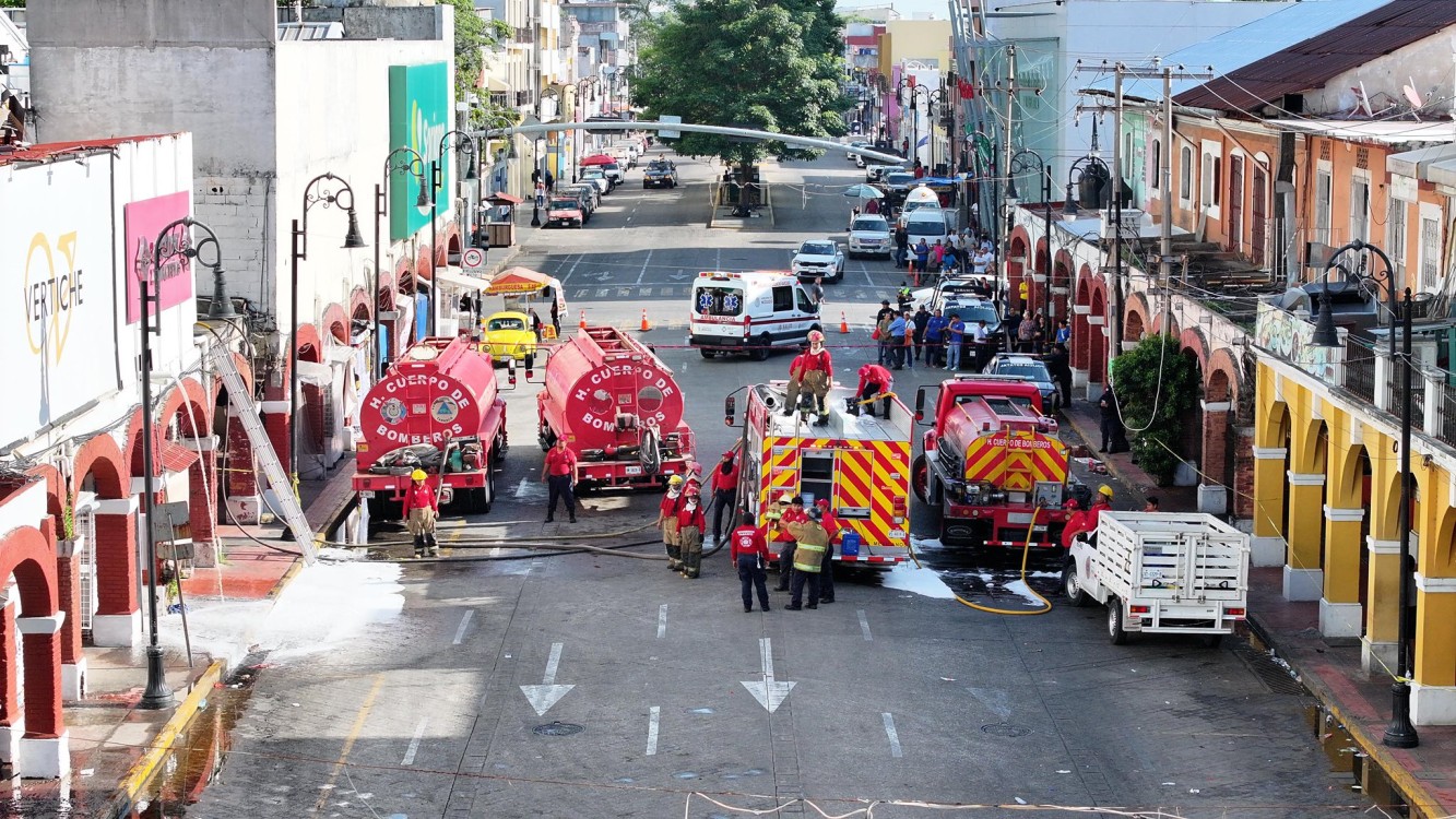 Operativo por incendio en tienda departamental de Villahermosa