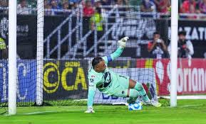 El histórico arquero costarricense Keylor Navas, evitó el segundo gol de Mazatlán, con una atajada.