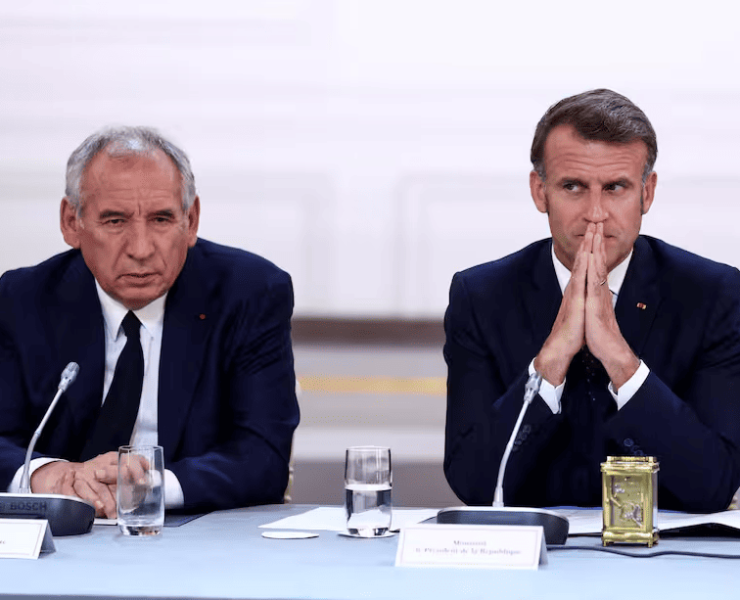 Parlamento de Francia destituye a Bayrou