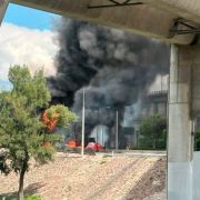 Suman 25 muertos por explosión de pipa de gas en Iztapalapa; Fiscalía apunta a exceso de velocidad y falta de pericia del conductor