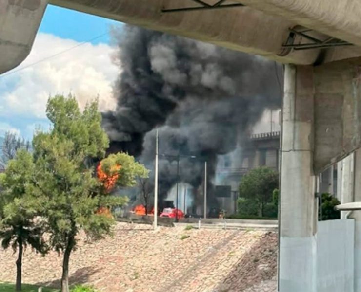 Suman 25 muertos por explosión de pipa de gas en Iztapalapa; Fiscalía apunta a exceso de velocidad y falta de pericia del conductor