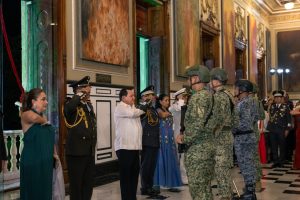 El Gobernador Joaquín Díaz Mena encabezó la ceremonia del 215 aniversario del inicio de la Independencia de México en la Plaza Grande de Mérida