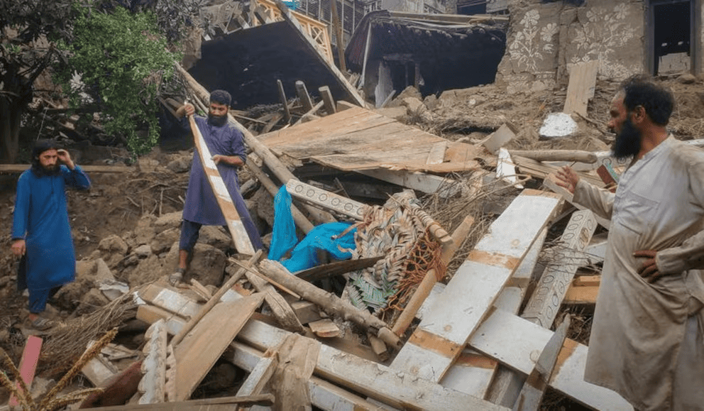 Rescate y ayuda en medio de la catástrofe