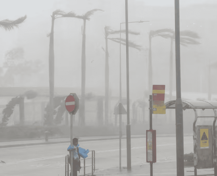 Supertifón Ragasa toca tierra en China