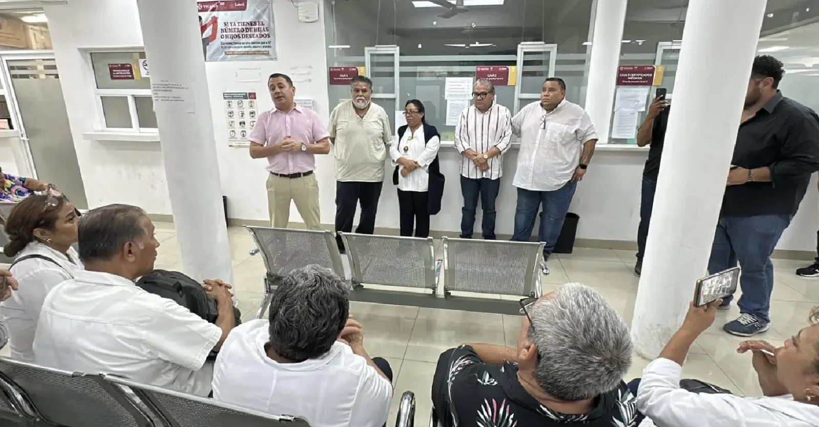 Trabajadores exigen destitución del director de Centro de Salud