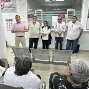 Trabajadores exigen destitución del director de Centro de Salud