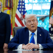 Trump suspende entrada de trabajadores extranjeros