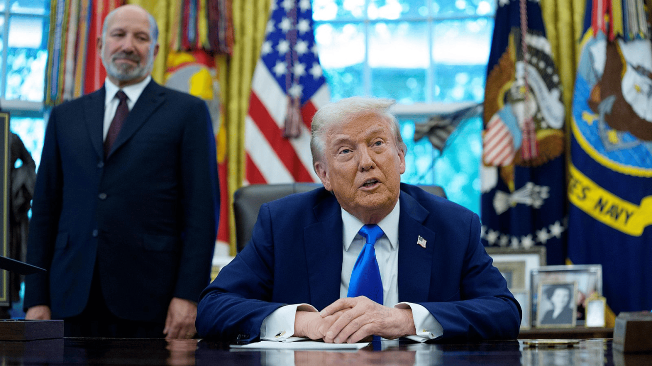 Trump suspende entrada de trabajadores extranjeros