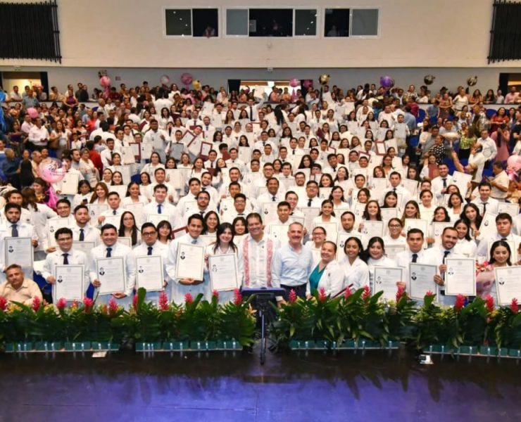 UJAT celebra titulación de 207 médicos cirujanos