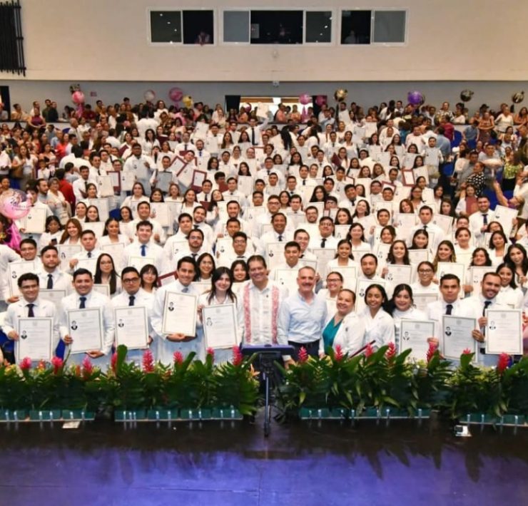 UJAT celebra titulación de 207 médicos cirujanos